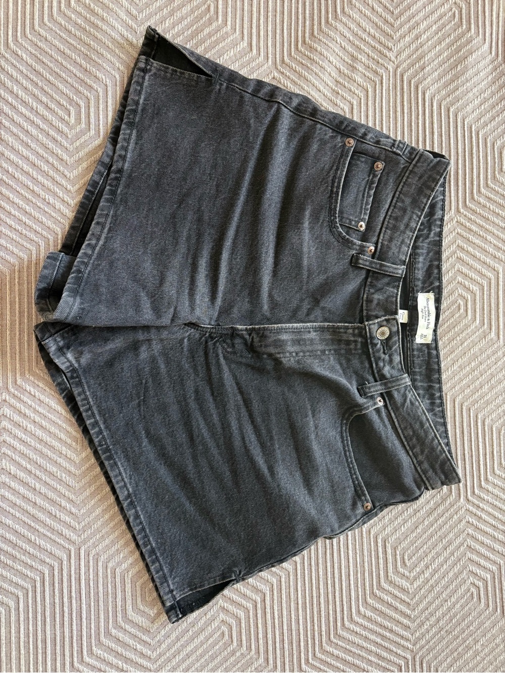 Abercrombie & Fitch Black Washed Curve Love High Rise Dad Short - Size 31 - Picture 2 of 3